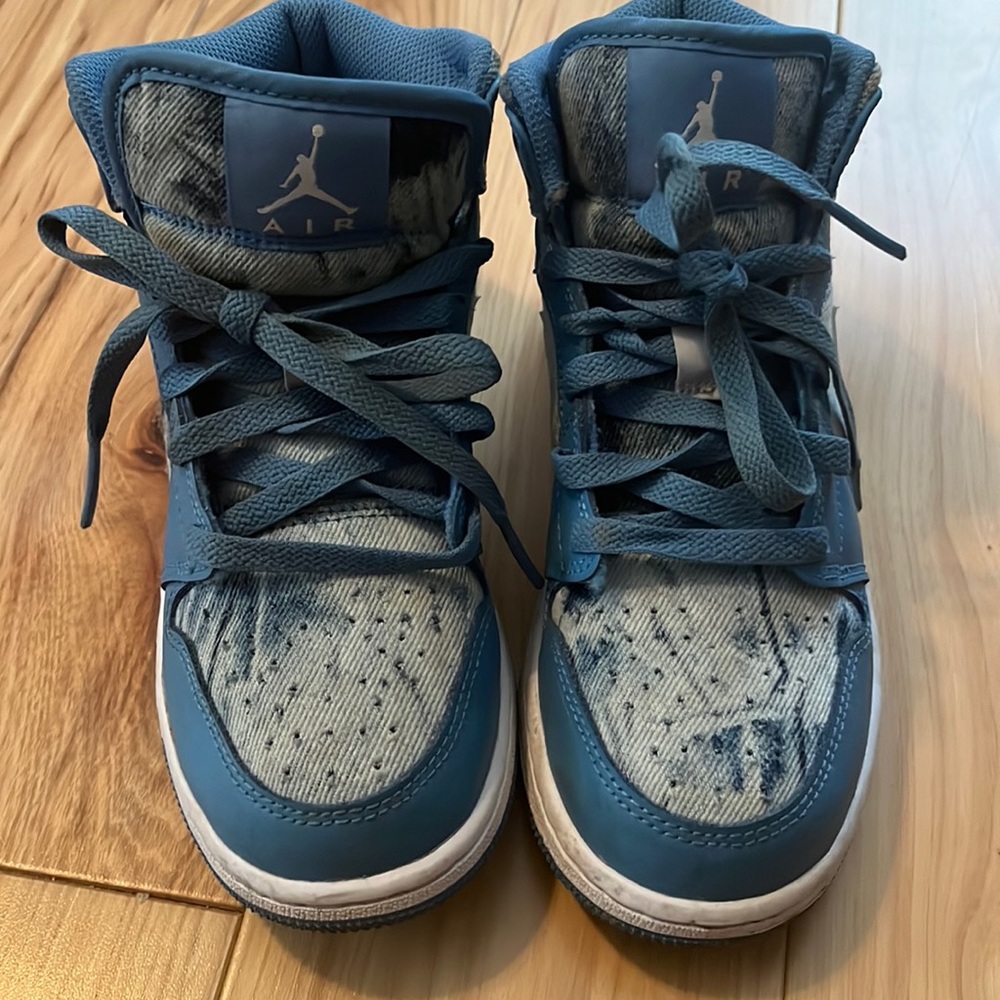 Boys Nike Air sneakers